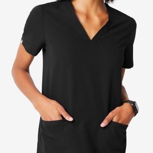 Figs Three-Pocket Scrub Top